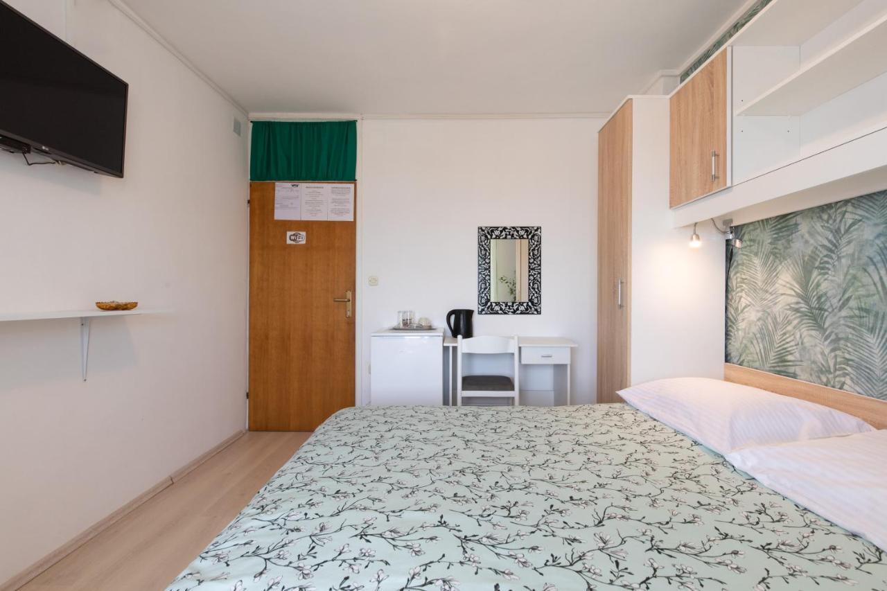 Apartment & Rooms Ivica Krk Town Exterior foto